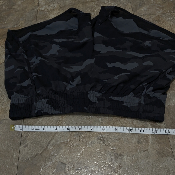 Athleta Small Black & Gray Camo Printed‎ 4" Mesh Racer Running Shorts - Picture 5 of 10